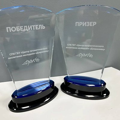Лазерная гравировка на наградных стелах